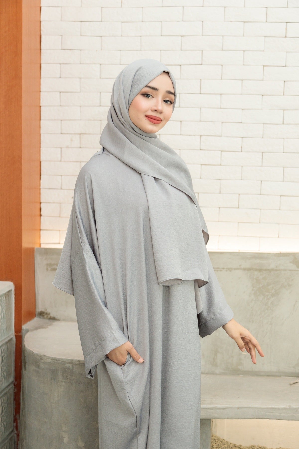 Laura Abaya Free Shawl | Light Grey