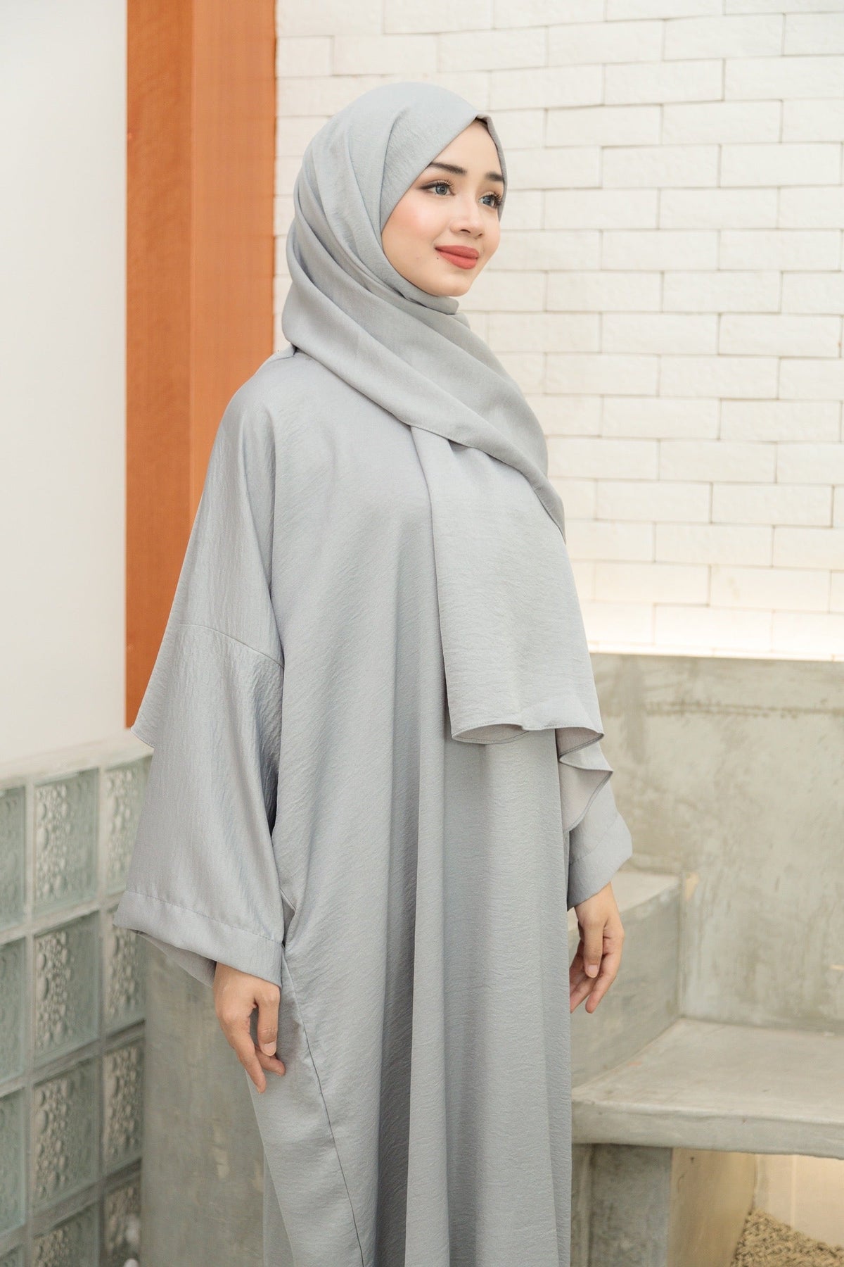 Laura Abaya Free Shawl | Light Grey