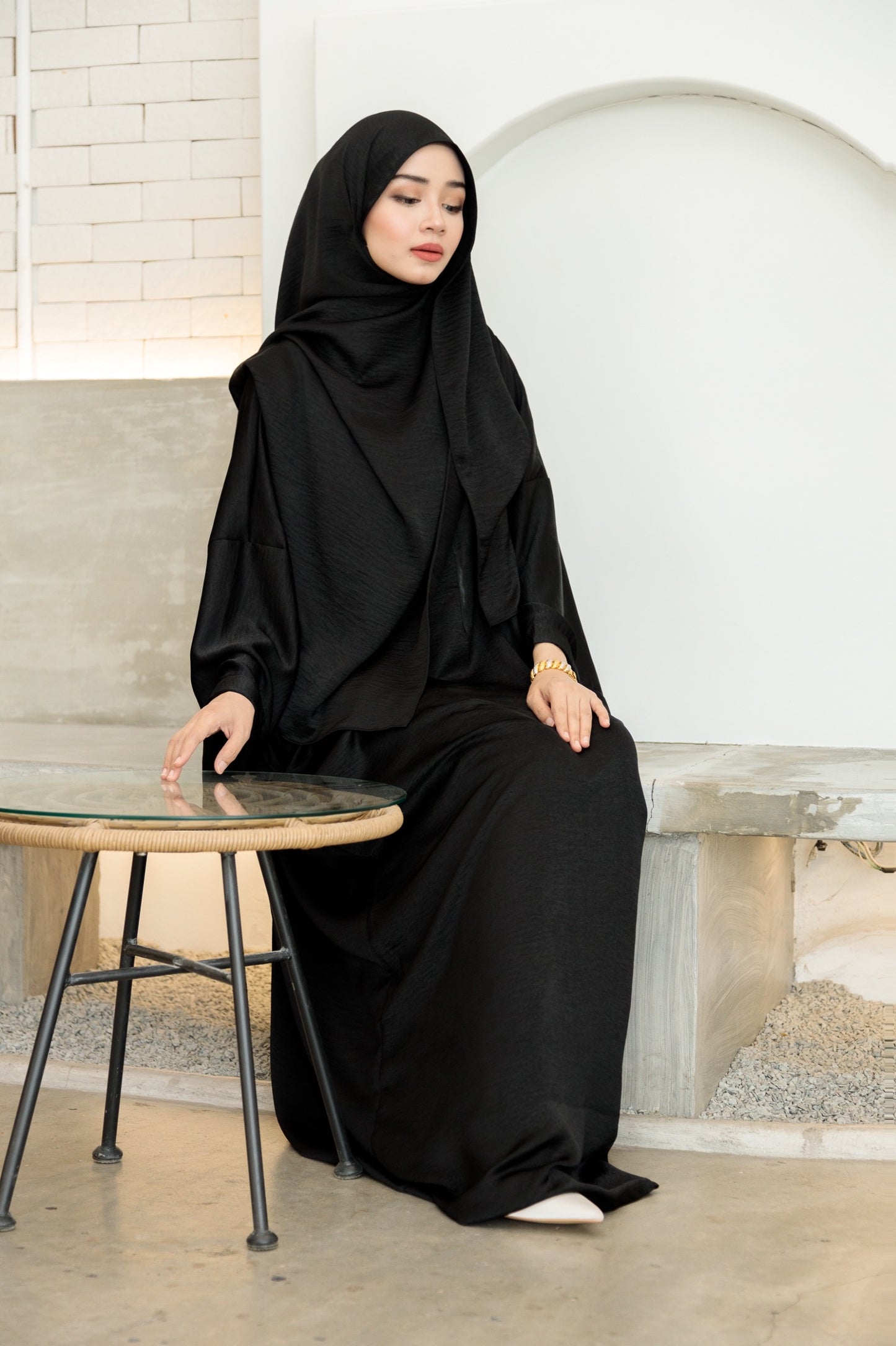 Laura Abaya Free Shawl | Black