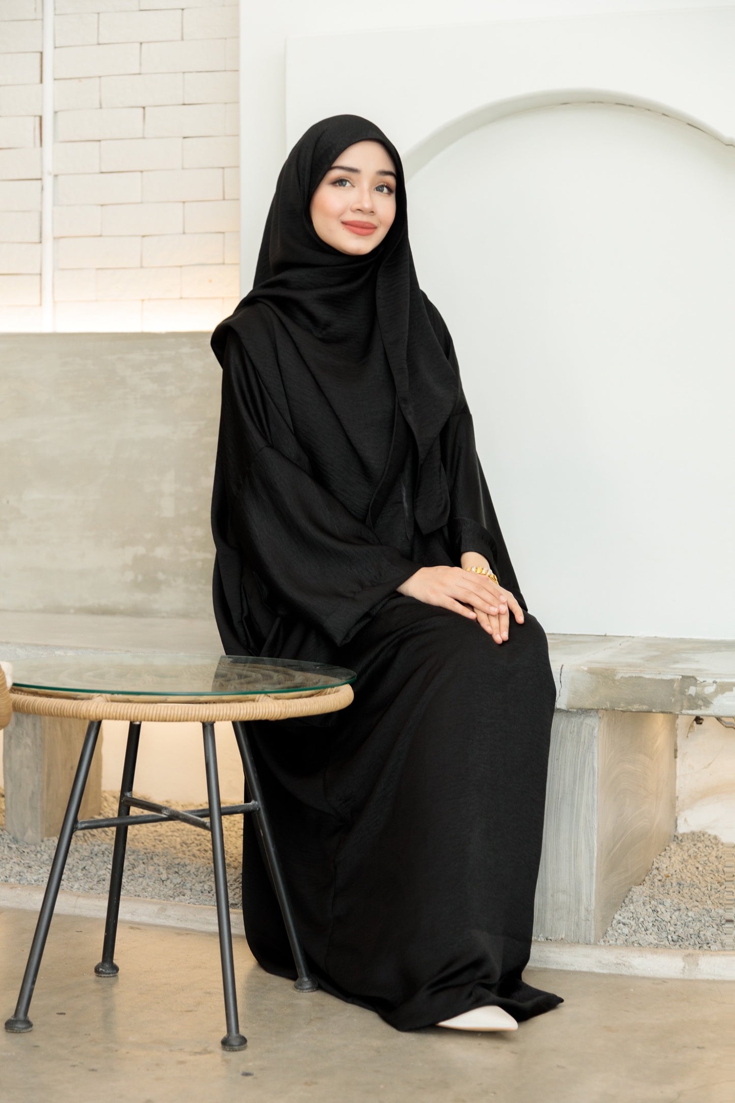 Laura Abaya Free Shawl | Black