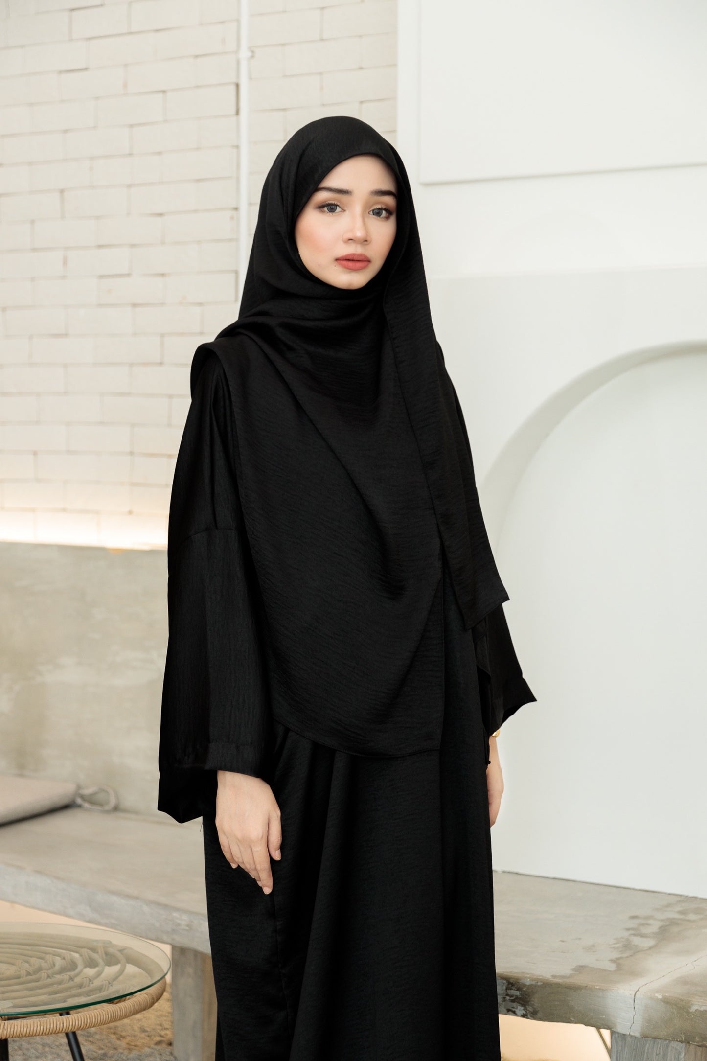 Laura Abaya Free Shawl | Black