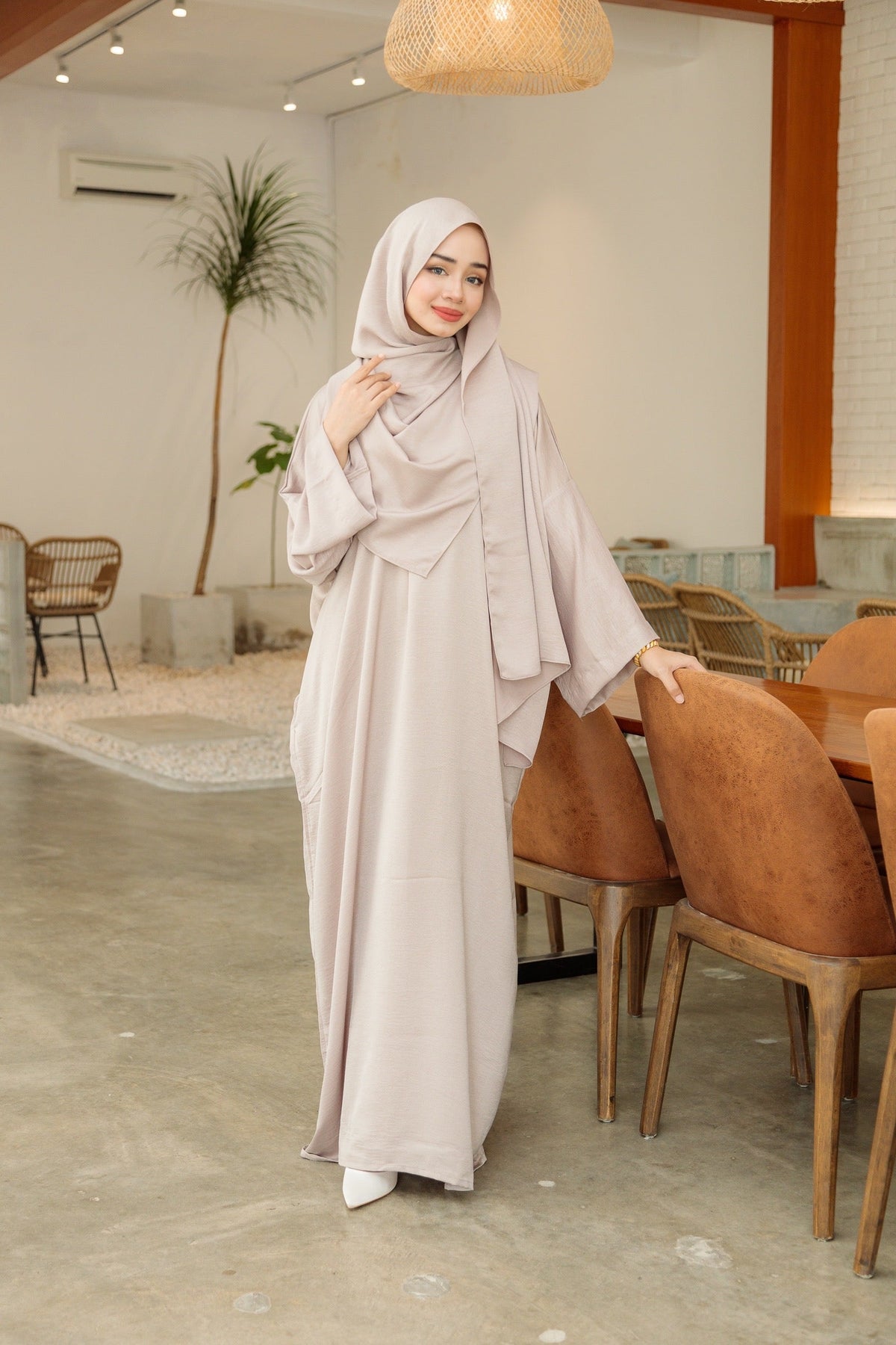 Laura Abaya Free Shawl | Champagne