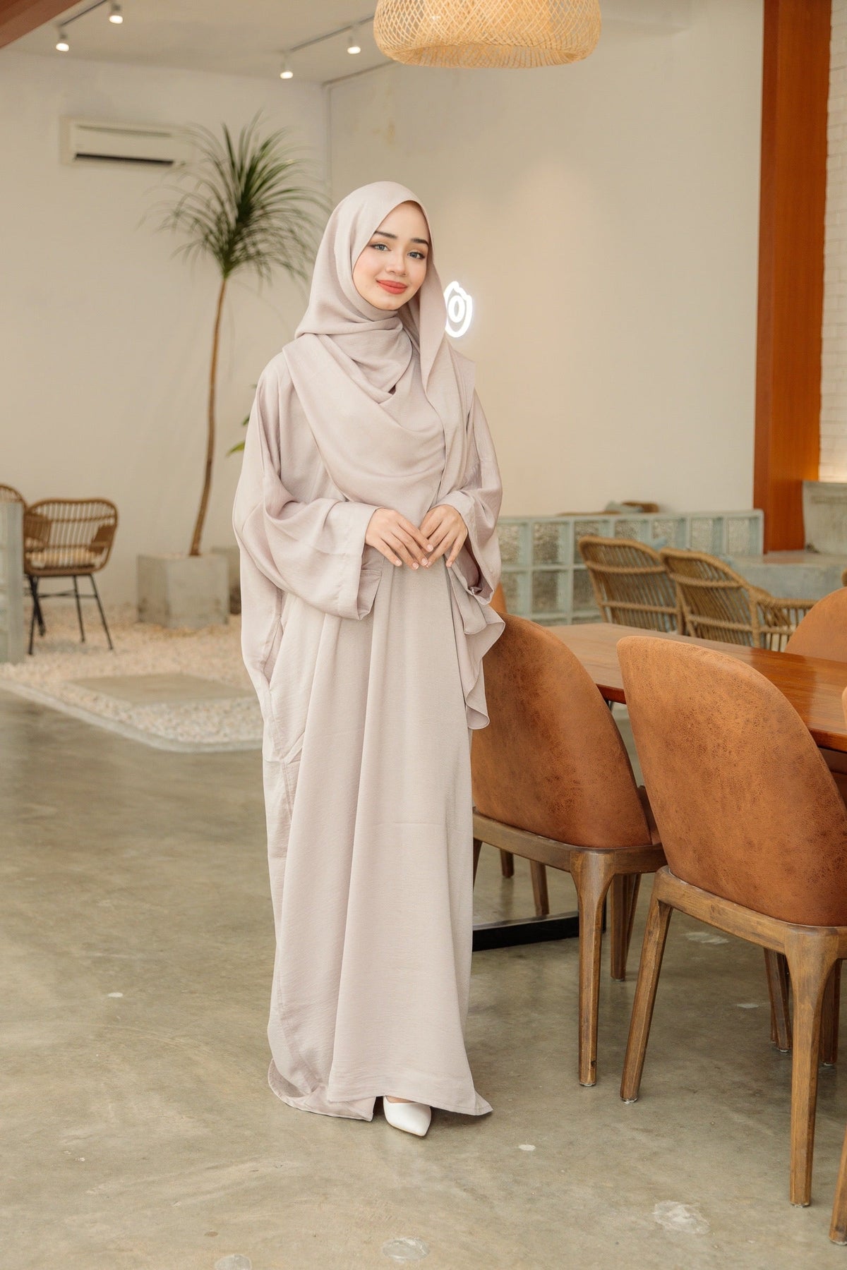 Laura Abaya Free Shawl | Champagne