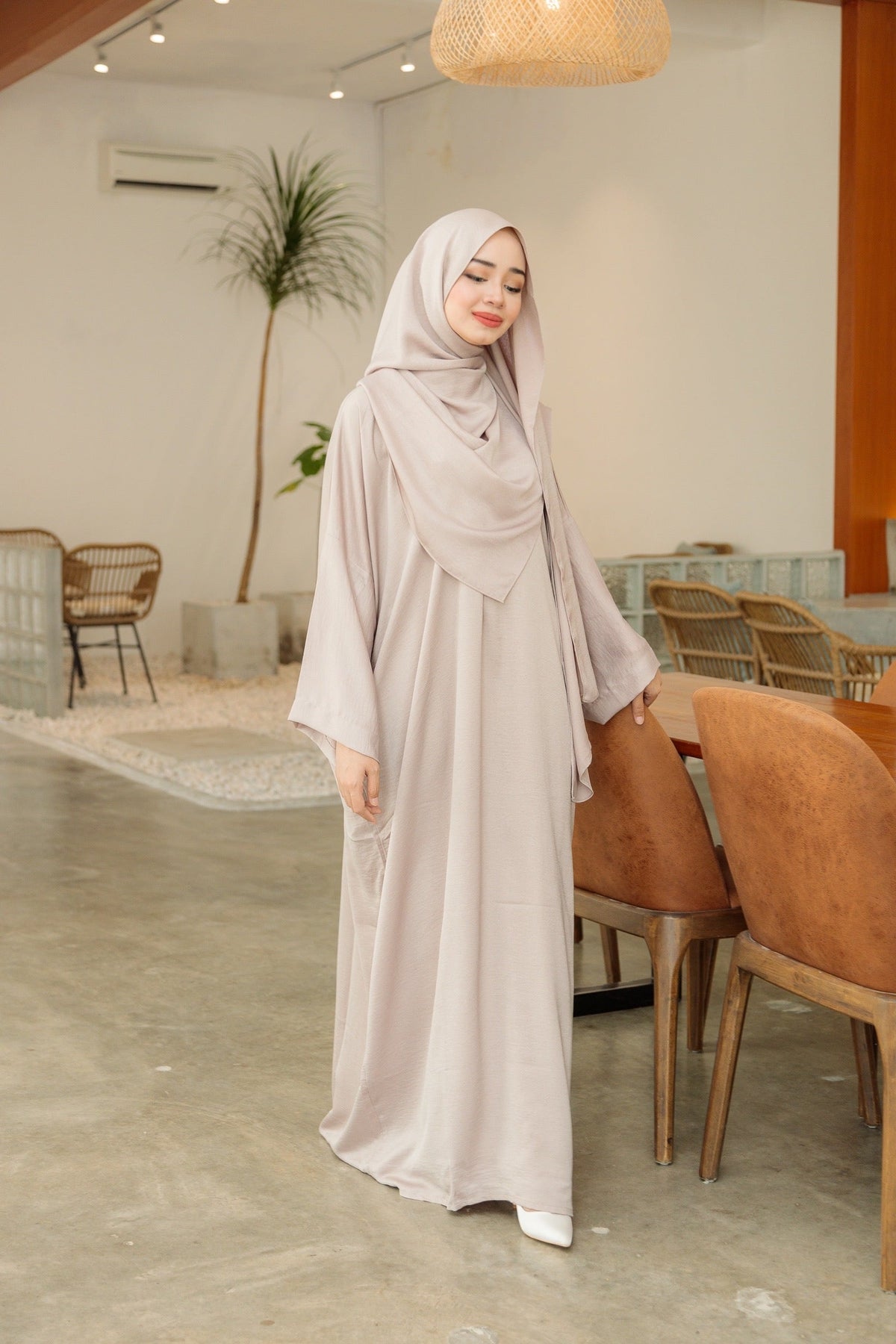 Laura Abaya Free Shawl | Champagne